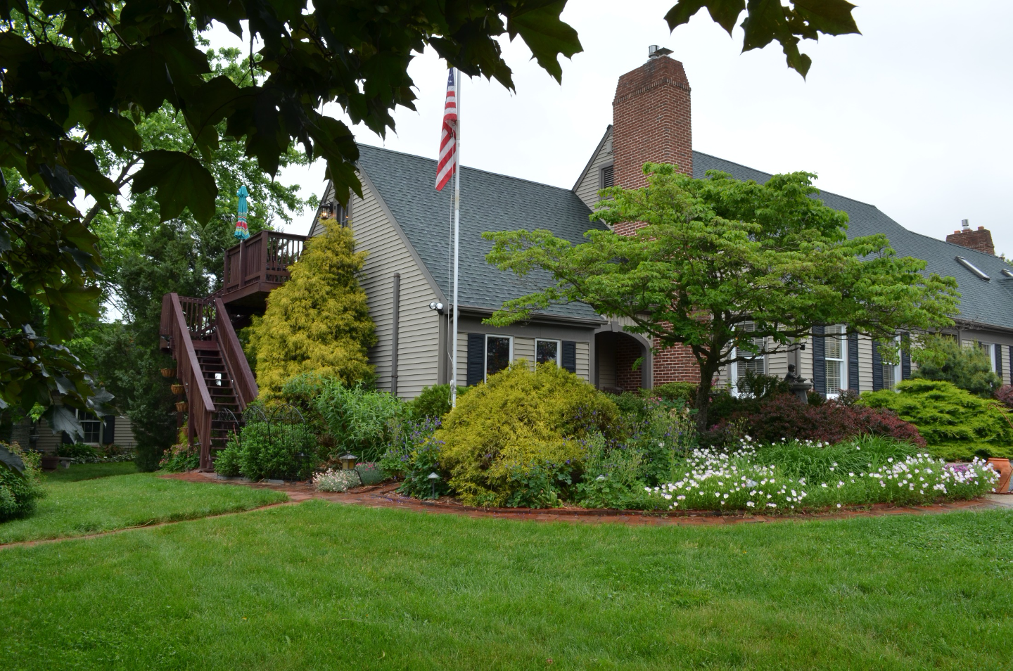 SW Corner of Inn with flag and lawn