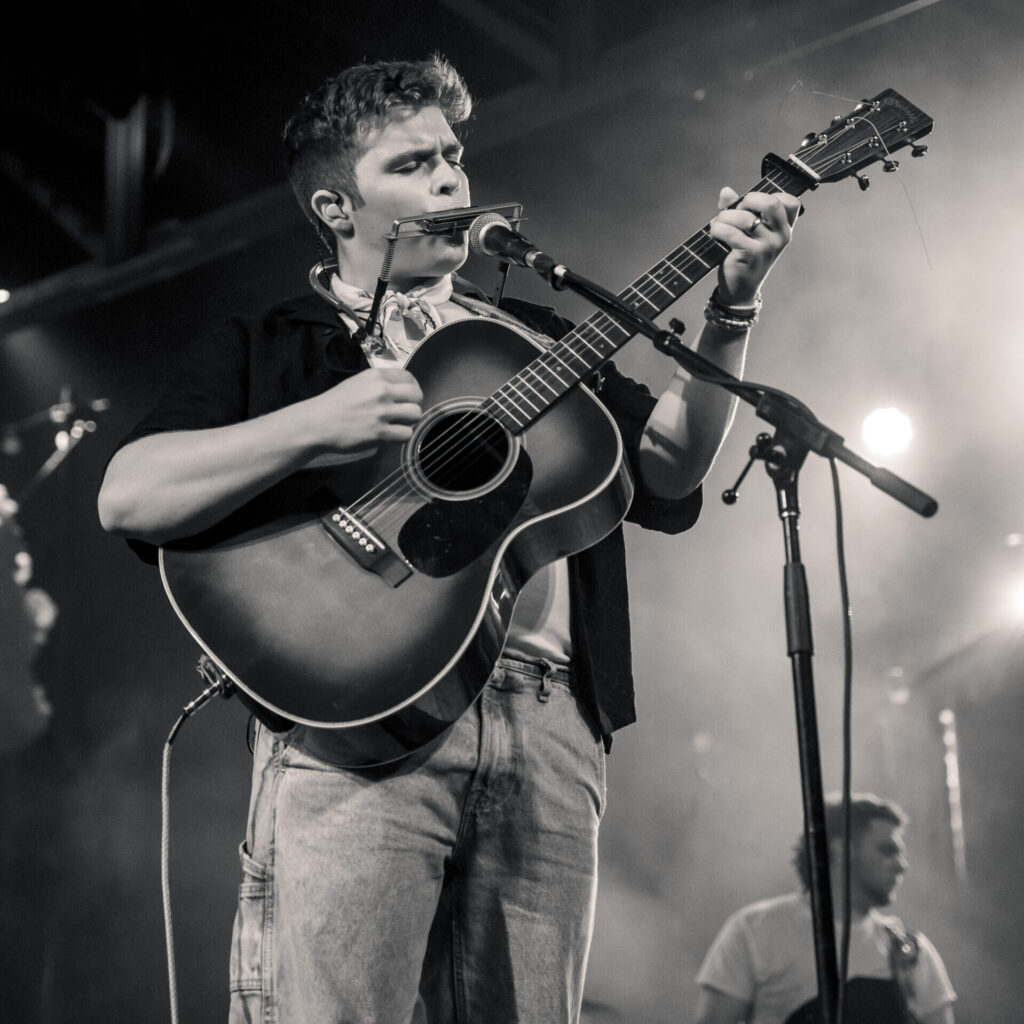 Image of Josiah Queen performing in a concerts. Coming soon to Hersheypark Stadium.